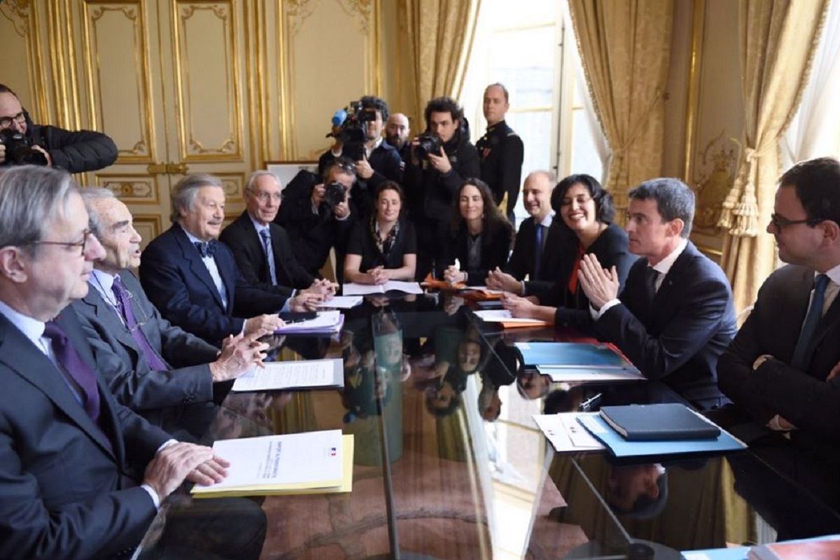 Robert BADINTER lors de la remise du rapport face au Premier Ministre Manuel VALLS et la Ministre du Travail le 25 janvier 2015
