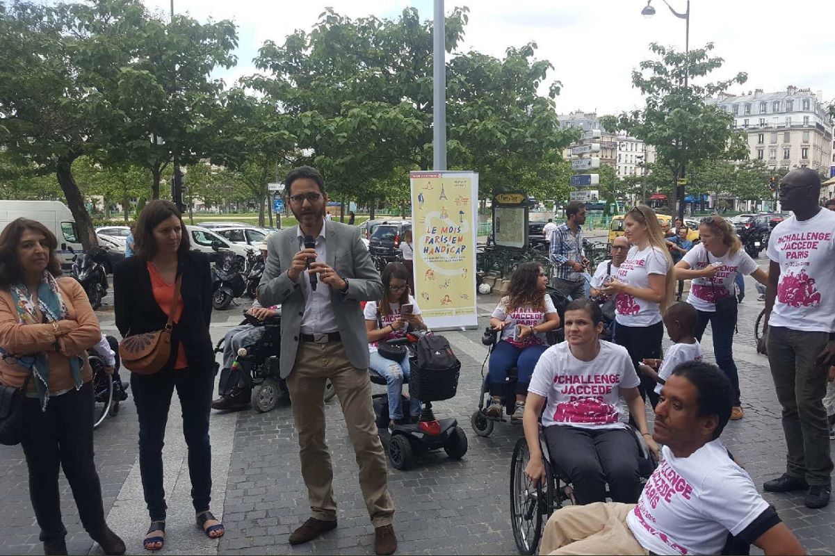 ladjoint au maire nicolas nordman adjoint à la maire de paris chargé du handicap et de laccessibilité lançant le mois parisien du handicap