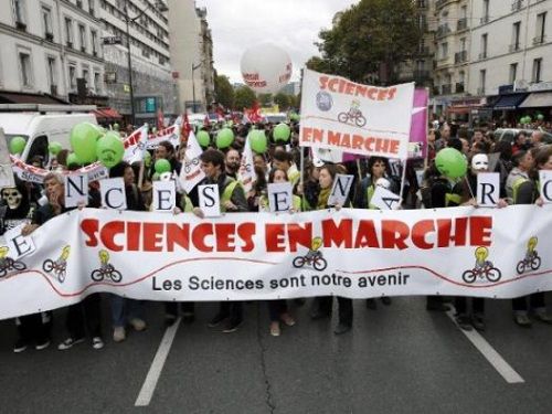 Manifesation sciences marche Paris