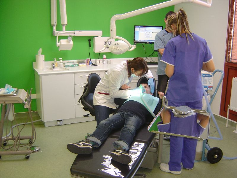 Enfant handicap chez le dentiste © HANDIDENT