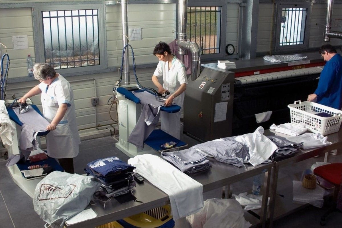 Entreprise adapté de l'apajh situé dans le puy de dôme a à pionsat. spécialisé dans la buanderie lingerie