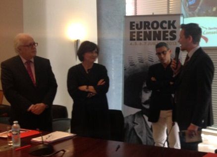 Le festival Les Eurockéennes de Belfort a engagé depuis plusieurs années une politique inédite d’accessibilité pour encourager et permettre la participation des personnes handicapées, quel que soit le handicap. Marie-Arlette CARLOTTI signant la charte d'accessibilité a Belfort