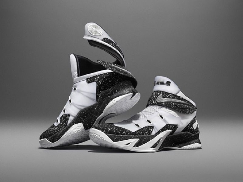 La nouvelle paire de Basket de Nike La LeBron Soldier 8 FLYEASE