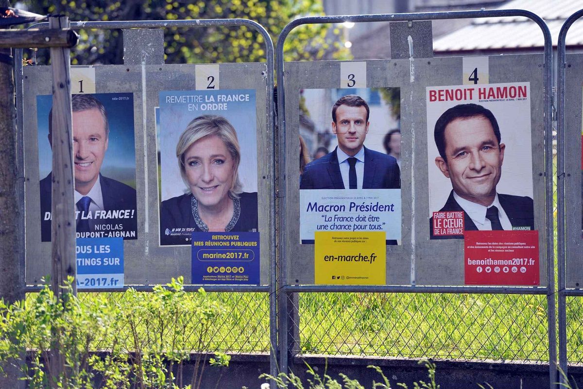 Les panneaux affiches officielles campagne electorale election presidentielle 2017