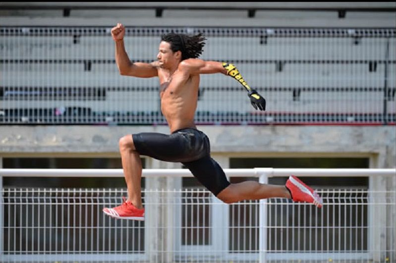 Arnaud ASSOUMANI actuel recordman du monde de sa categorie en saut en longueur a l entrainement