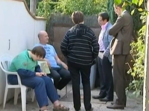 La jeune amélie avec ses parents son avocat le directeur de l'unapei