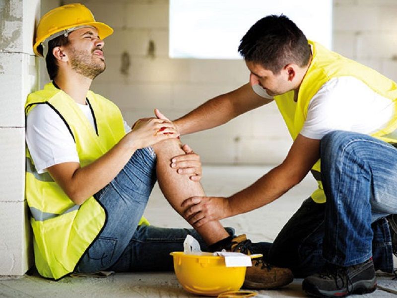 Un homme blesse sur un chantier. Accident du  travail