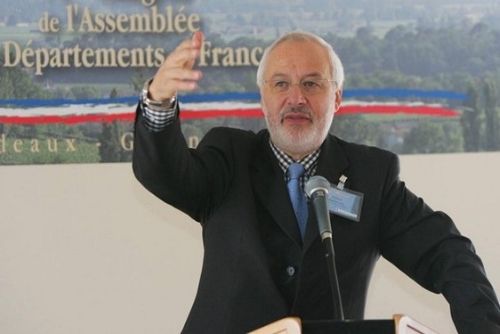 Claudy Lebreton, président de l'Assemblée des départements de France, lors d'un discours en janvier 2012 ou il exprimé ses craintes encore plus 2013 que 2012