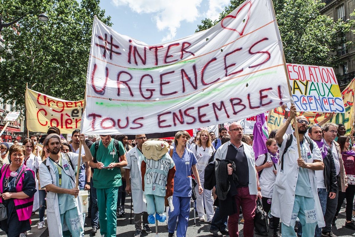 Quelques manifestant lors de la manifestation du collectif inter urgence le 6 juin 2019 à Paris 3f2dc