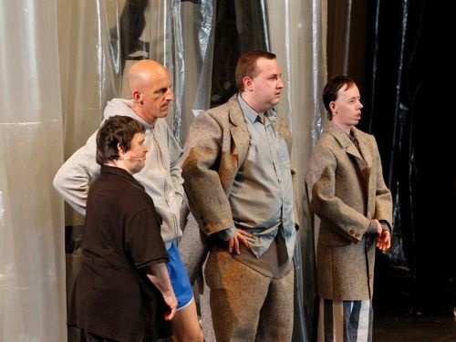 Les comediens de la pièce de Ganesch Vst Thierd reich