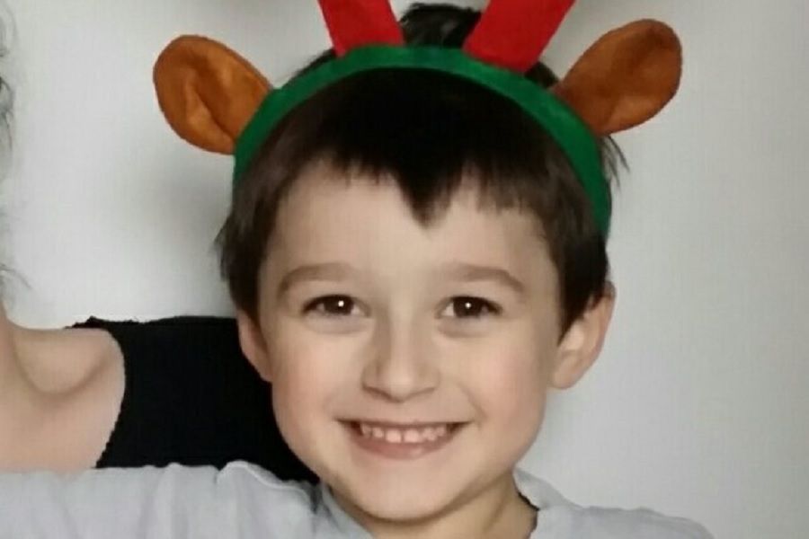 Jule un petit garcon autisme qui veut pouvoir gardor son AVS Francoise