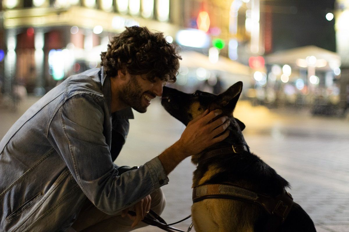 Arthur malvoyant et Loya son chien guide une veritable boussole et acteur de son independance
