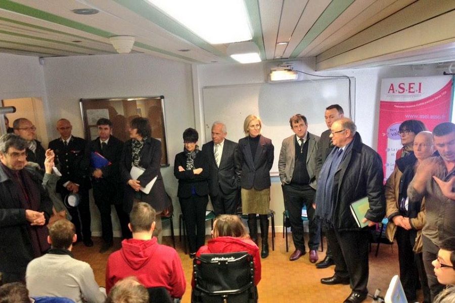 Segolene NEUVILLE en visite au centre ASEI a Ramonville