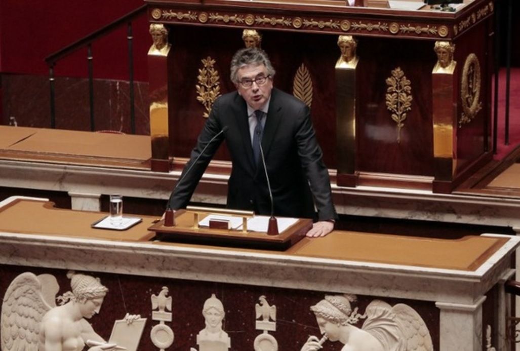 Alain CLAEYS PS co-auteur du projet de loi a la tribune
