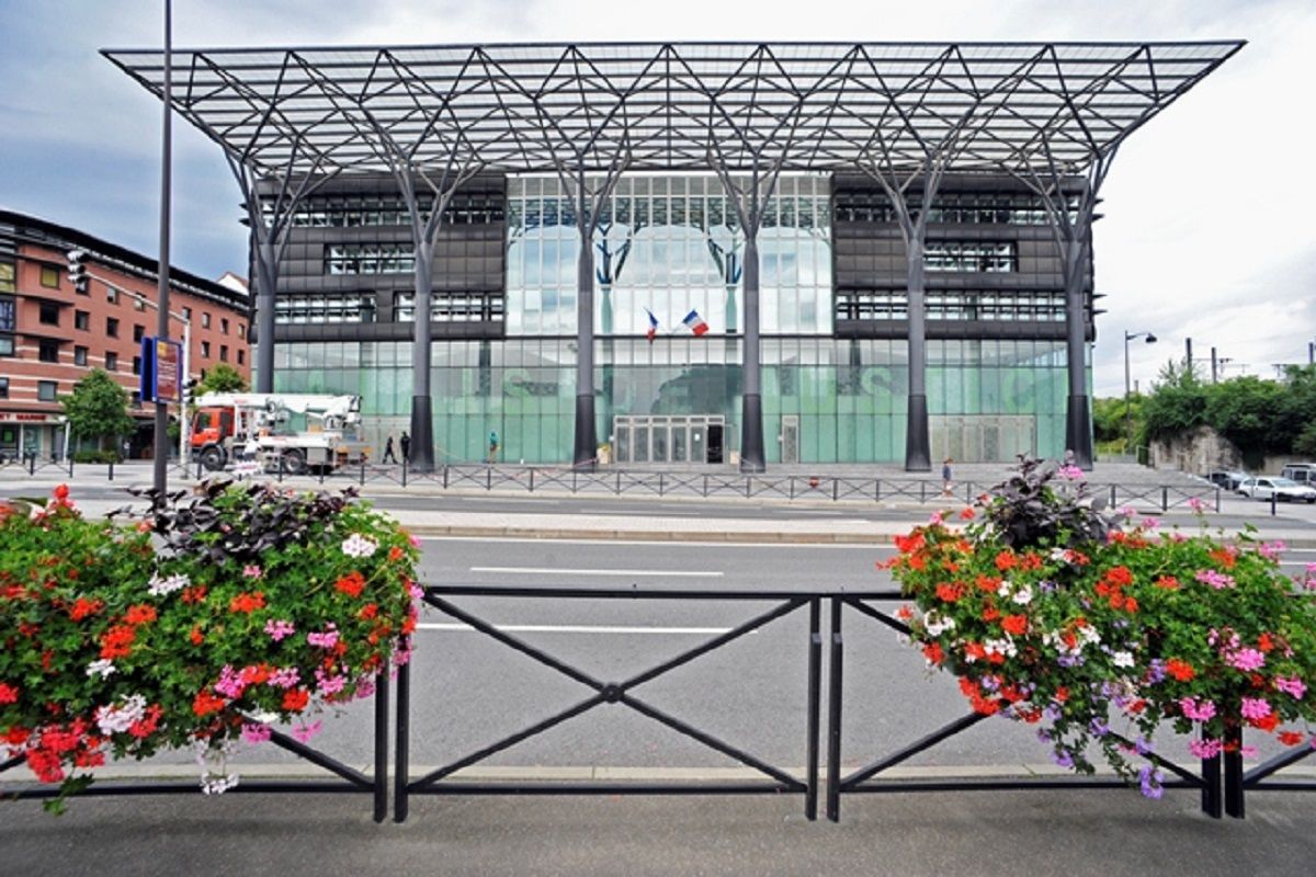 Façade extérieur du tribunal judiciaire de Melun en Seine et Marne