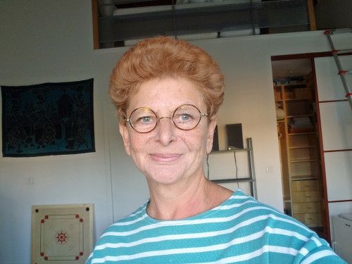Nadine BERAHA Psychologue clinicienne diplômée d'État de l'université d'Aix-en-Provence. Maîtrise de psychologie sociale est âgée de 63 ans et réside actuellement en Île de France ©FHI
