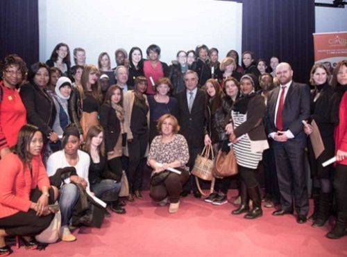 Michèle DELAUNAY, Ministre déléguée chargée des personnes âgées et de l’autonomie lors de sa visite le 26 mars 2013 aux Mureaux (78) ou elle assisté a la remise des « 100 nouveaux diplômés dans le secteur de l’aide à la personne » au CIMAP © Ministère des Affaires sociales