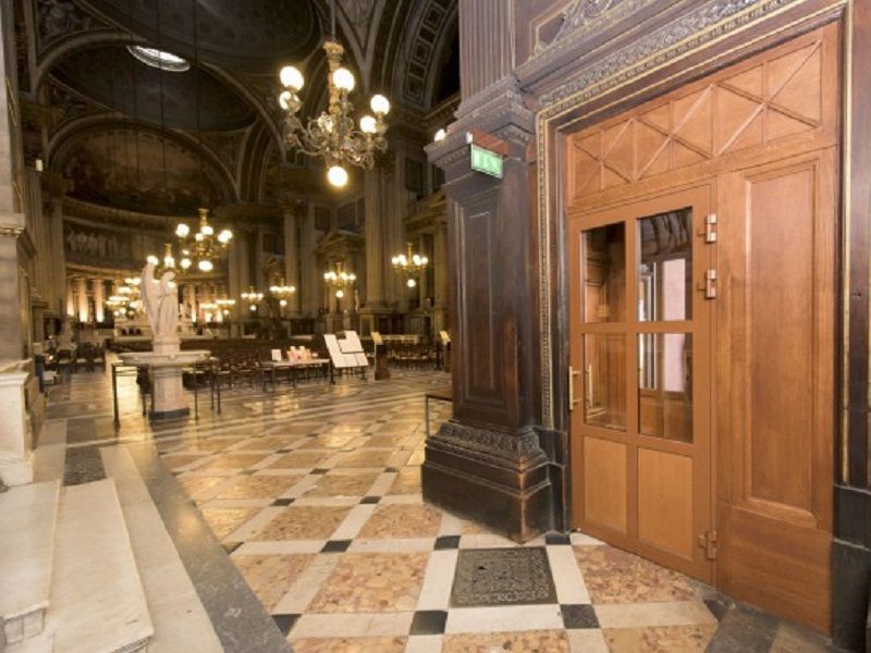 Installation de Porte automatique a l eglise de La Madeleine a Paris