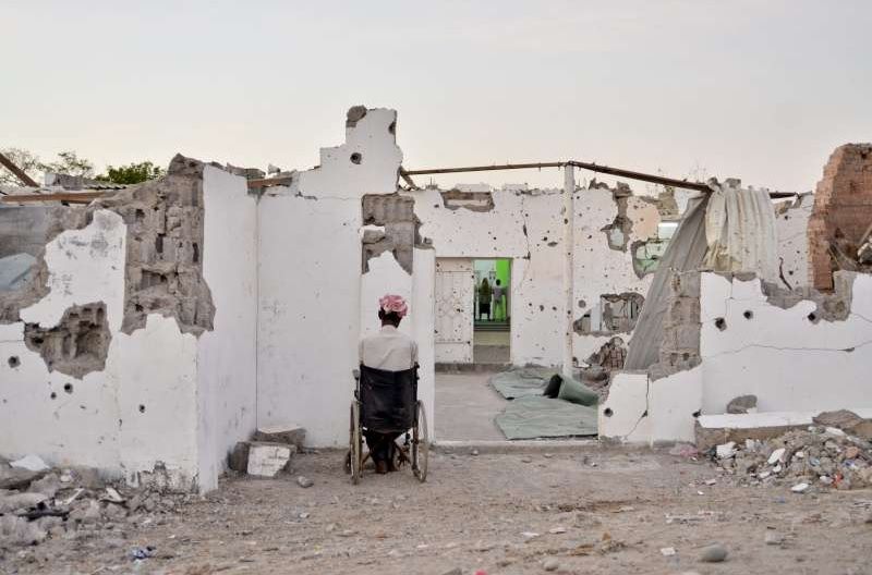 Un homme en fauteuil au Yemen