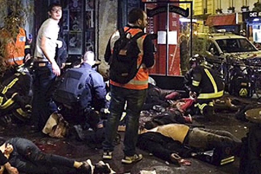 Des blessees quelques minutes apres le drame du 13 novembre 2015