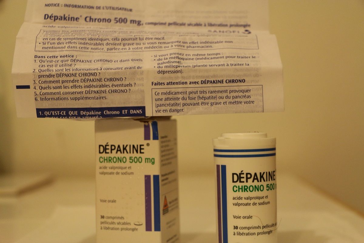 Des tubes de la Depakine Chrono du Laboratoire Sanofi.