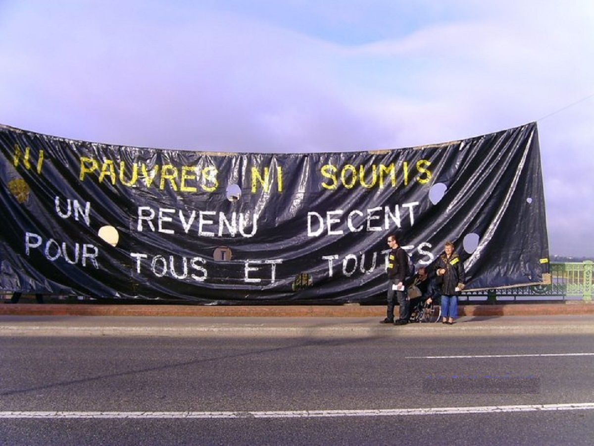 Manifestation du collectif Ni Pauvre Ni Soumis a Toulouse en 2010 exprimant leurs ras bol face a la pauvreté des personnes en situation de handicap