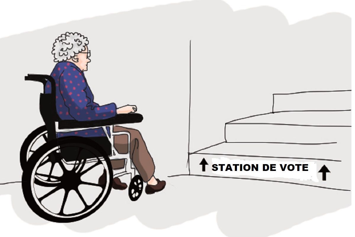 une femme dans un fauteuil en bas dans escalier pour aller voter debf4